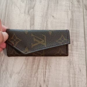 Louis Vuitton Amiet Monogram Signature Design LV Logo 4 Key Holder